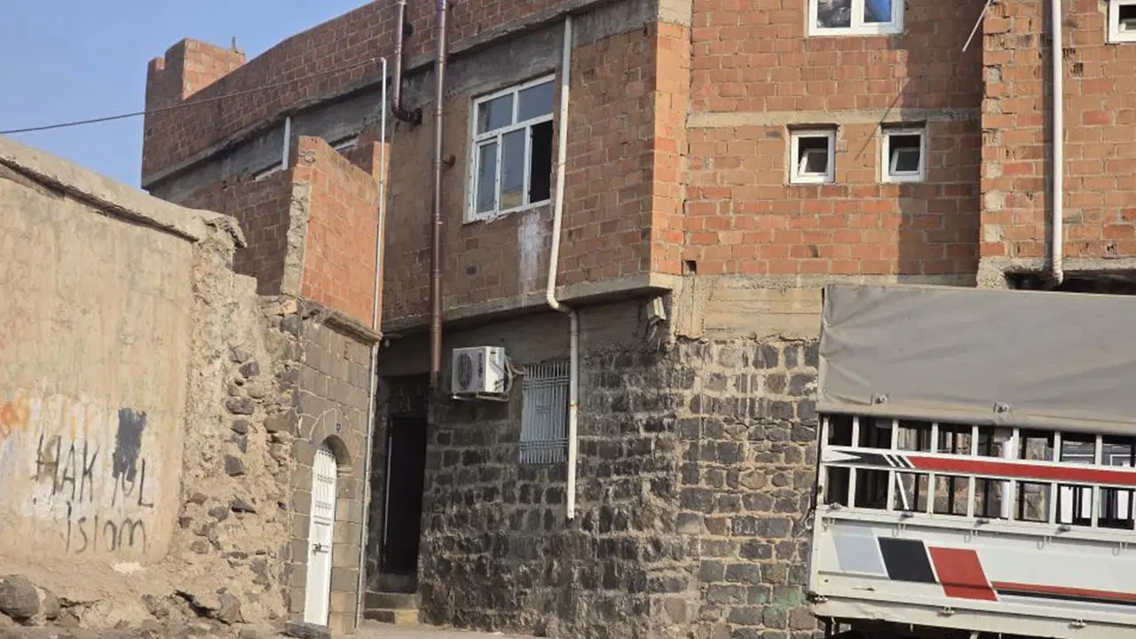 sanliurfada bir evde silahli catisma 1 kisi oldu 8 gozalti var u7jgiTBm.jpg