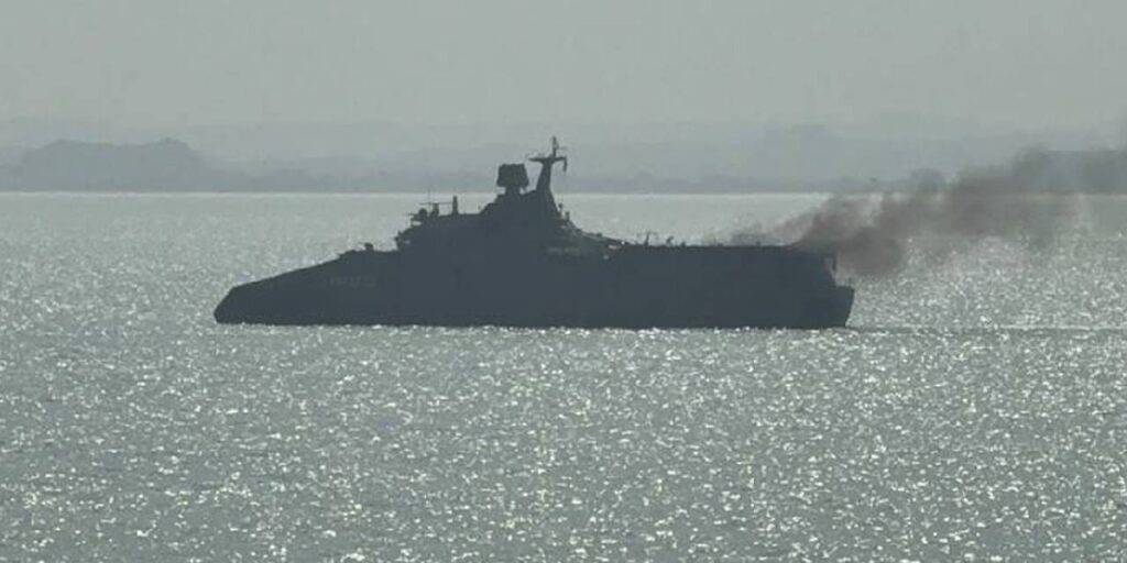hurmuz-aciklarinda-silahli-saldiri-devrim-muhafizlari-konteyner-gemisini-vurdu-xmSxYEcH