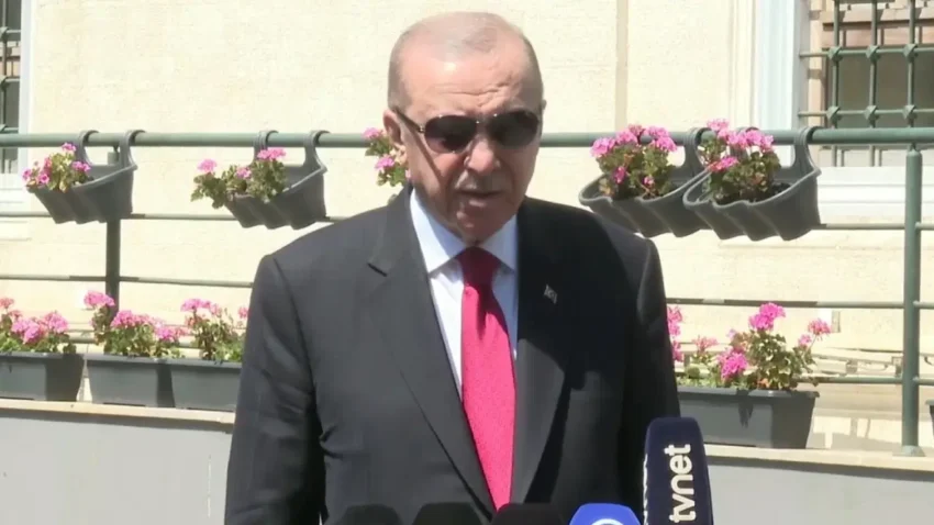 Akpli cumhurbaskani erdogan gunler sonra kameralar karsisinda ikram izzet misafirlerimizi hosnut etti ekTDFZOb