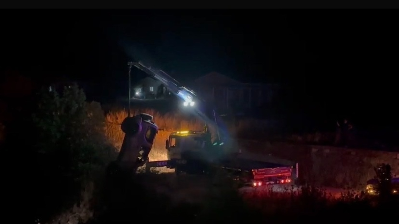 Dereye yuvarlanan cipin surucusu ve bir kuzu hayatini kaybetti 1ViQgaza